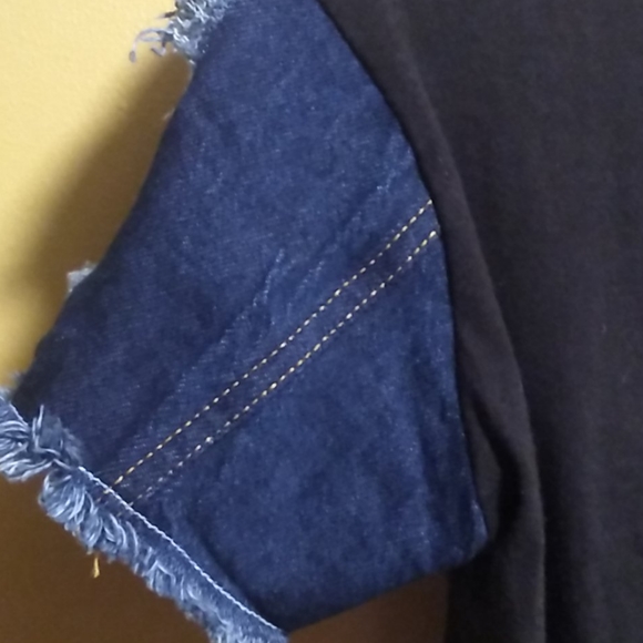 Distressed t-shirt - Picture 5 of 8